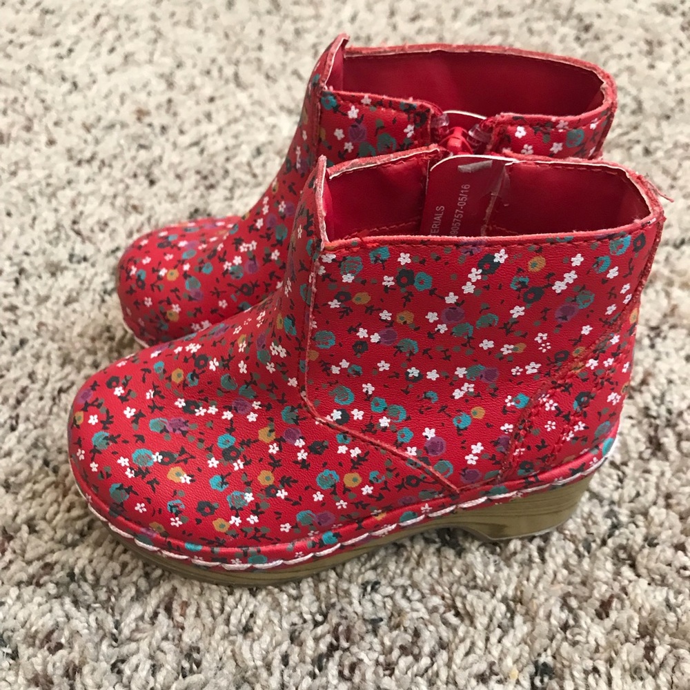 Genuine kids floral clogs size 7 EUC